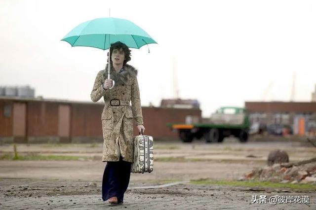 《冥王星早餐》,影史上无法被忽视的“女装大佬”