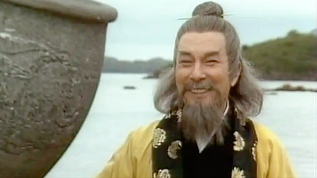 难怪裘千仞战绩平平,却在江湖上无人敢惹,你看他师父是什么来头