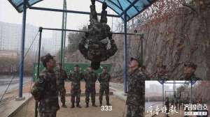 腹部绕杠(现实版的“许三多”23岁的他完成333个腹部绕杠)