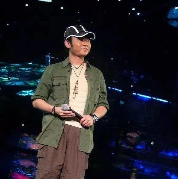 她是《爱是你我》里的女声、曾在刀郎家住10年,云朵这些年去哪了