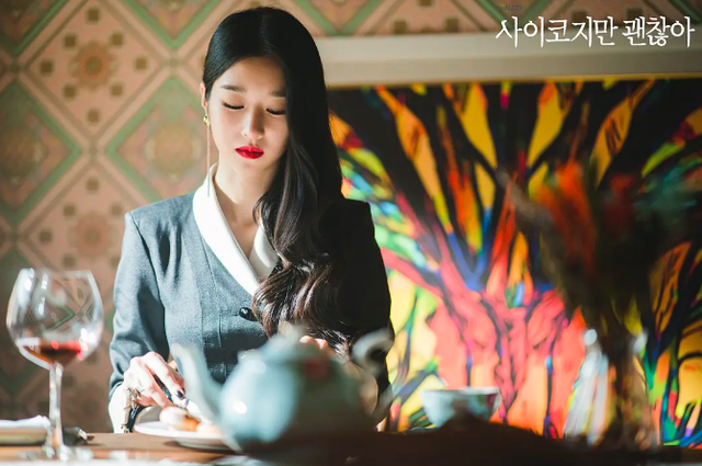 韩剧史上又多一“魔女”！金秀贤新剧女主火了，种草耳环包包墨镜