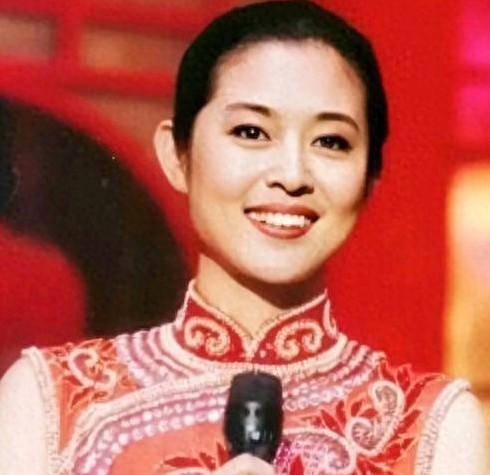 倪萍儿子虎子病痛时被父亲抛弃留阴影母亲再婚继父治愈他一生