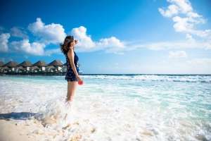 美女被我(美女被我非法留宿一夜,疼痛感触及心壁)