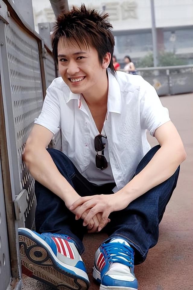 同样是央视主持人,颜值才艺具备,为何杨帆红不过尼格买提呢?