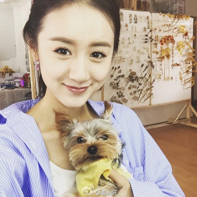 她是白衣校花也是老九门的丫头，昨晚领盒饭下线，网友：终于走了