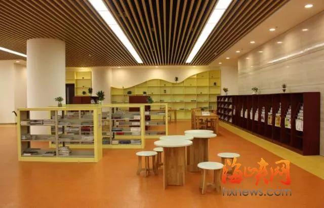 福州最牛图书馆首日体验来了！看电影 玩VR 看最美江景！办卡 借书 还书 存包 真实内景一网打尽！