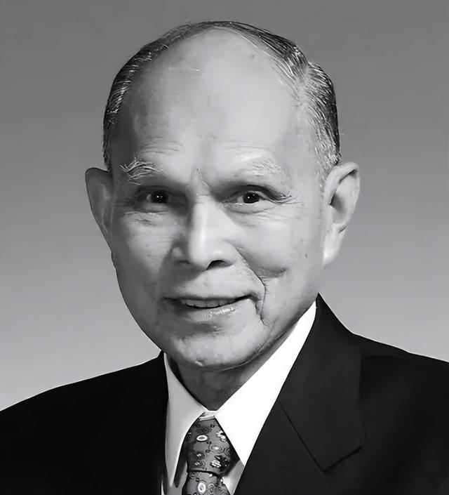 2006年霍英东去世:葬礼上国旗加身,李嘉诚到场,何鸿燊亲自扶灵