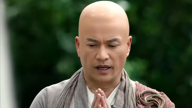 难怪裘千仞战绩平平,却在江湖上无人敢惹,你看他师父是什么来头