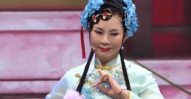 曾与潘长江合作，比赵本山名气还大的闫淑萍，如今现状咋样了？