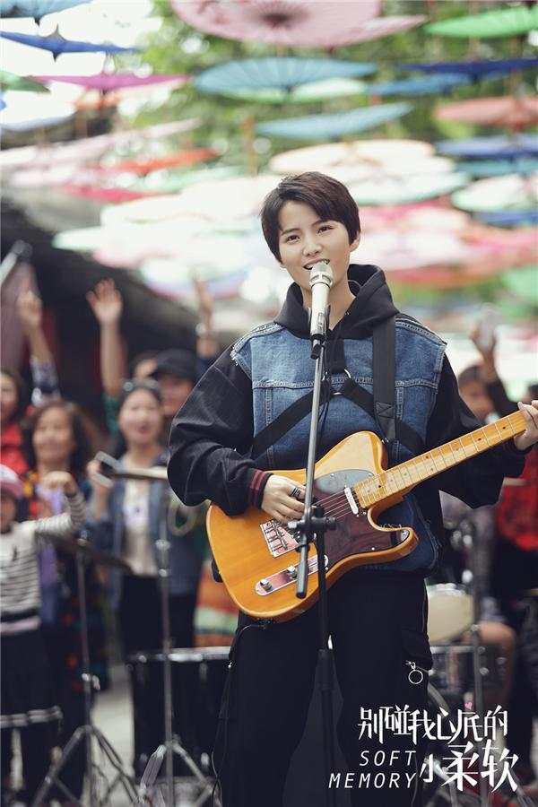 倪言《小柔软》成绩亮眼 音乐才女楚路“惨遭雪藏