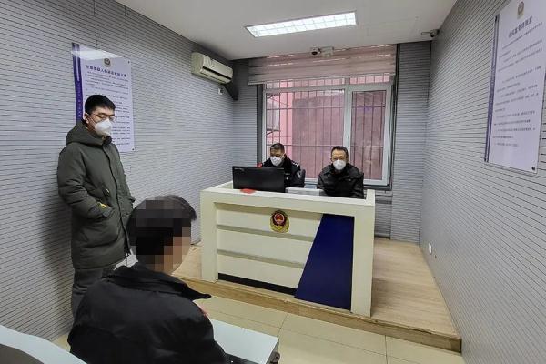 “兔子”只吃窝边草……邻居：你看我像冤大头吗？