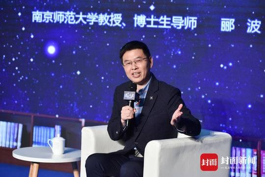 郦波现场动情唱《成都》,解读城市主题曲中为何《成都》最红?