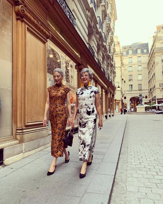 两个中国“神仙奶奶”穿旗袍游巴黎,意外走红网络:老了,也要优雅成一道风景线
