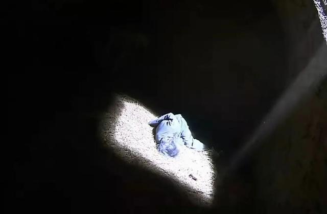 《铁梨花》美艳青楼女子嫁老汉做填房,却丧心病狂把丈夫关进地窖