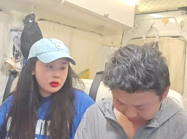 打工娃与秋儿分手后！凌晨3点钟，她在房车崩溃大哭：我想回家了