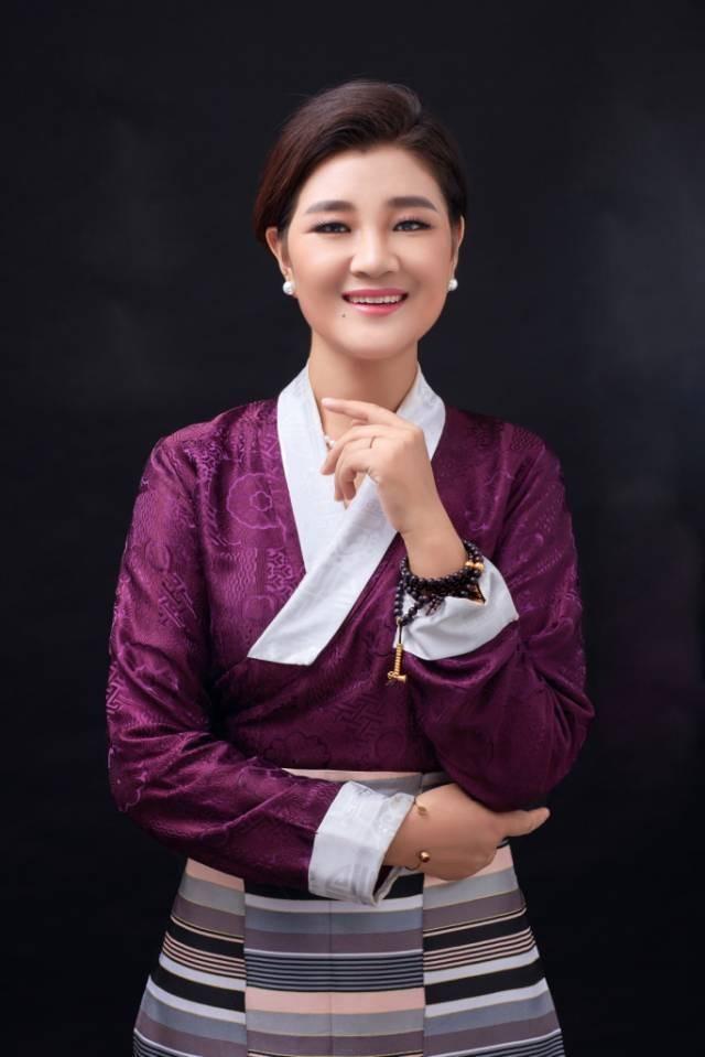降央卓玛:母亲去世早,婚后连生三胎,婆婆把我当亲女儿疼爱