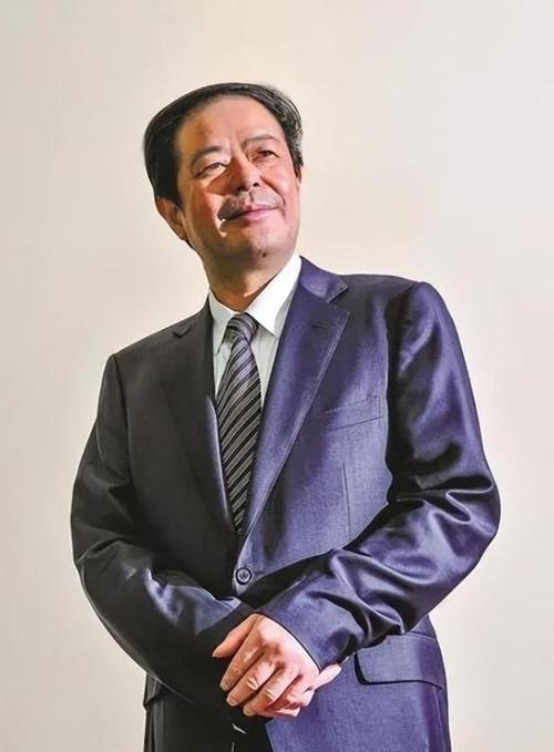 中国商业界黑马崛起,年入6126亿远超腾讯小米,他到底是什么来头