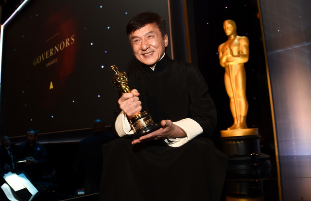 同为“香港之子”却终生无合作,这38年,成龙和周润发活得可真累