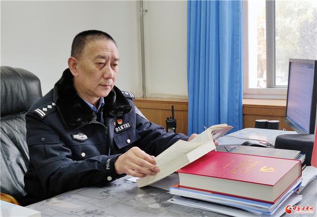 兰州警察李晨光:从所长到社区民警 永远闪亮发光
