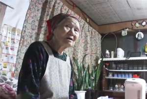 日本老奶奶(日本83岁老奶奶，独居63㎡废旧的家，过着辛酸又坚强的一生)