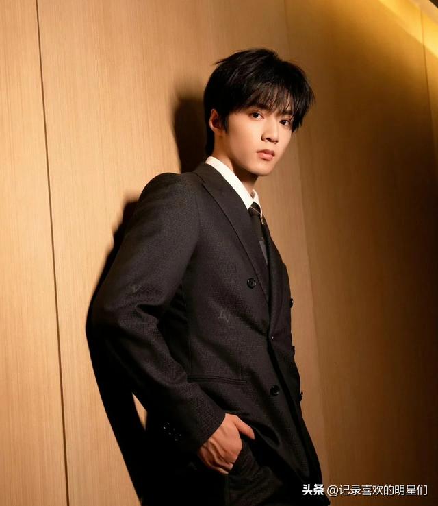 时代少年团里的刘耀文阳光帅气迷人十足哦！