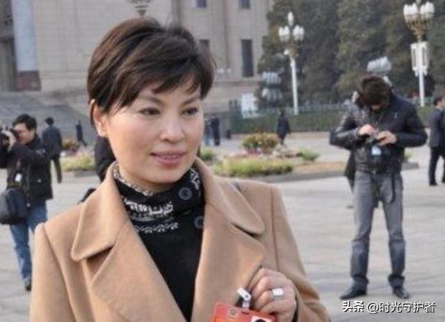 主持人李瑞英：儿子去世坚守岗位，退休竟惹争议，与老公青梅竹马