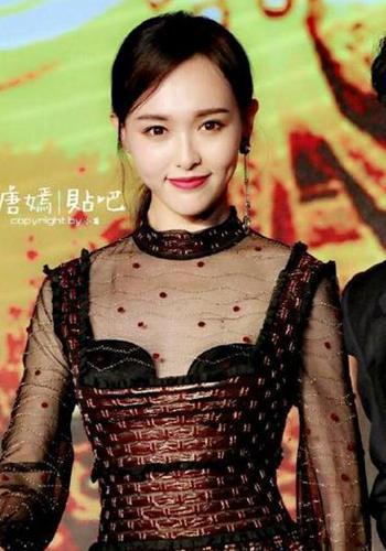 明星穿透视装,唐嫣显胸小,范冰冰最会穿,章子怡却走光!