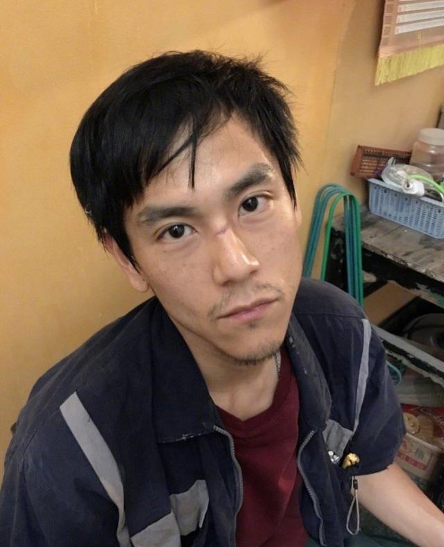 39岁彭于晏拍戏暴瘦,脸颊凹陷脊椎骨凸起超吓人,一身肌肉打水漂