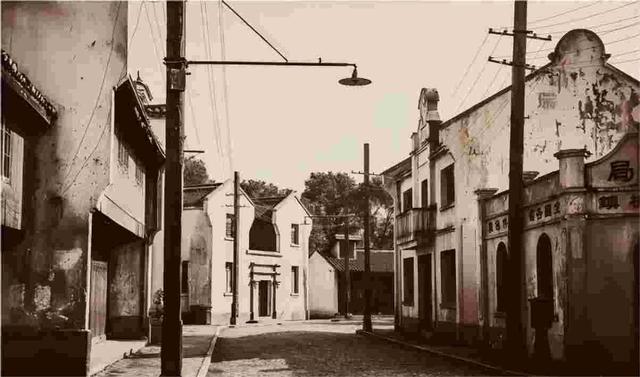 1936年,让日本人闻风丧胆的斧头帮帮主,却被结义兄弟设计杀害