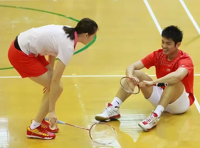 林丹出轨8年，谢杏芳眼中爱意全无，被我们严重低估了