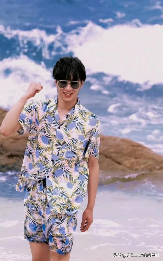 时代少年团里的刘耀文阳光帅气迷人十足哦！