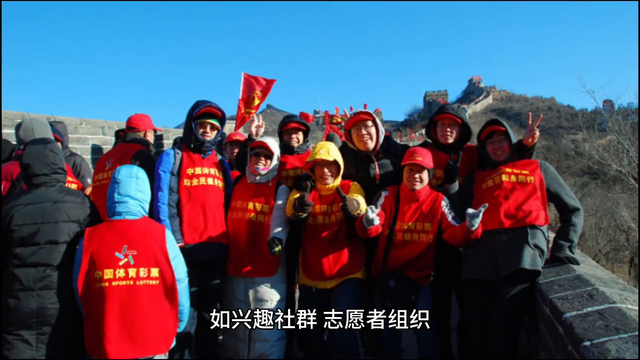 独自坐在月光下的海边，什么样的人最孤独