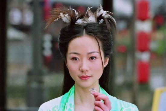 出生名门,嫁大18岁的富豪,出道20多年,韩雪如果不装,早就红了