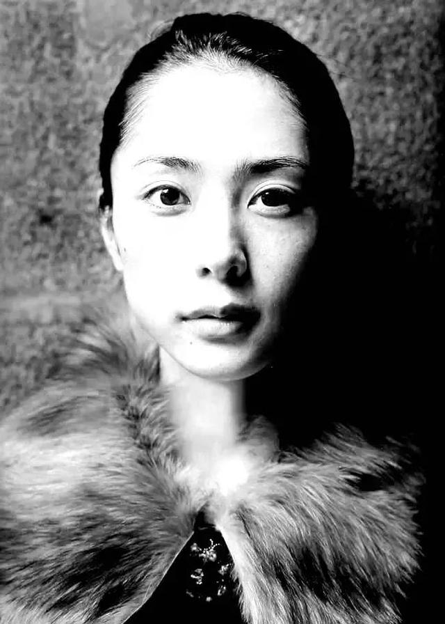 低调实力派女演员深津绘里:素面朝天亦难掩灵秀之气