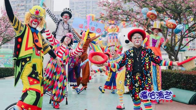 小丑嘉年华来了!合影拍照拿礼物,观看杂耍学魔术……快带孩子来温州国际会展中心找小丑打卡吧