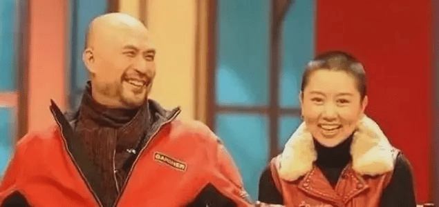 他被誉为“风月片”教父,拦截训练中的女兵,直言:我们结婚吧