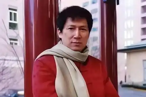 “第一软饭男”李春平:伺候美国老妇13年,继承268亿,现状如何