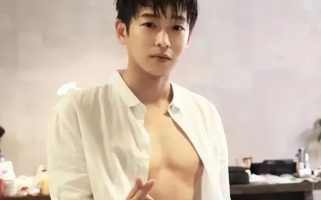迎来了吻戏的彭昱畅，亲江疏影亲了个够本