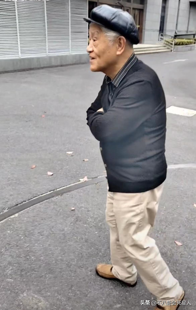 老演员晚年现状:87岁牛犇丧妻独居,68岁李雪健身形消瘦