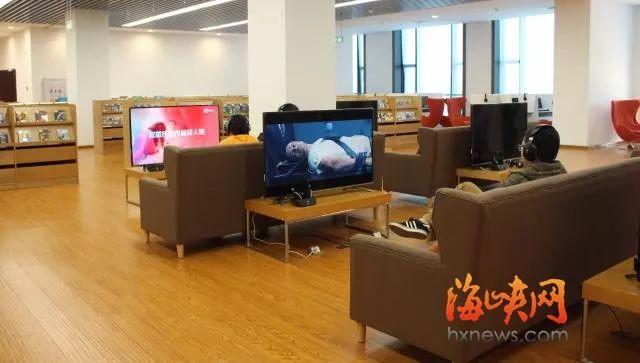 福州最牛图书馆首日体验来了！看电影 玩VR 看最美江景！办卡 借书 还书 存包 真实内景一网打尽！