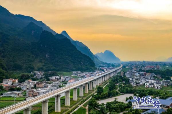 探秘！复兴号“黄医生”长什么样？