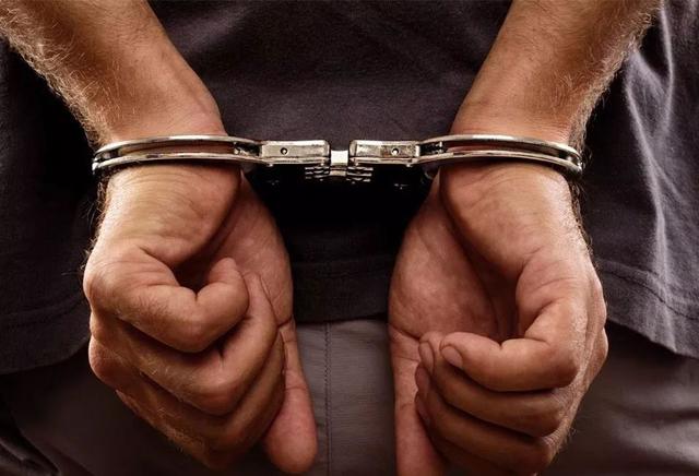 气愤!柳州一男子为好友守灵,居然做出这种不齿行为!