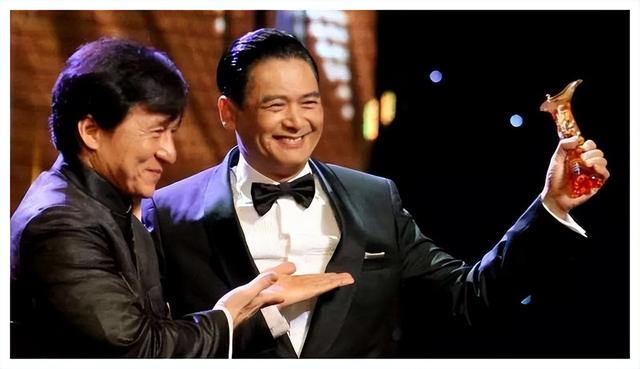 同为“香港之子”却终生无合作,这38年,成龙和周润发活得可真累