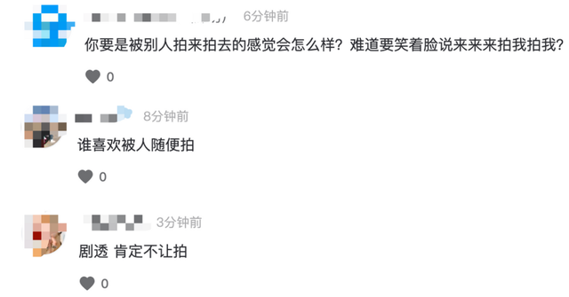 34岁江疏影拍戏被偶遇，手指路人怒斥别拍了，网友评论两极分化