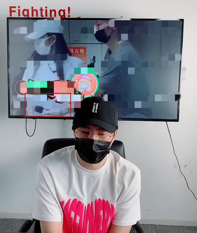 周扬青疑曝新恋情,与男子雨中依偎,对方开800万豪车不输罗志祥