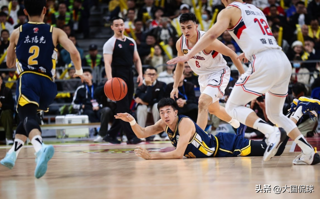 广东双杀广州收官！曝朱芳雨考虑引入NBA级摇摆人，杜锋总结表态