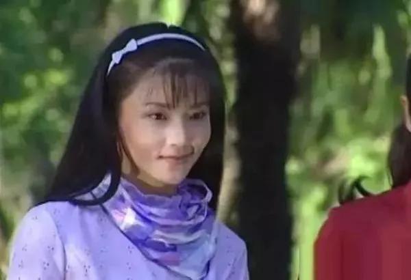 《情深深雨蒙蒙》：尔豪女朋友方瑜，雪姨为何不敢乱发脾气？