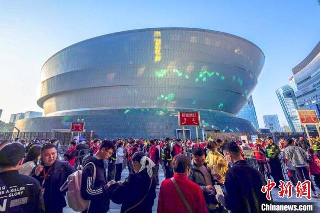 四川成都：万人嗨歌激情回归 演出市场火热复苏