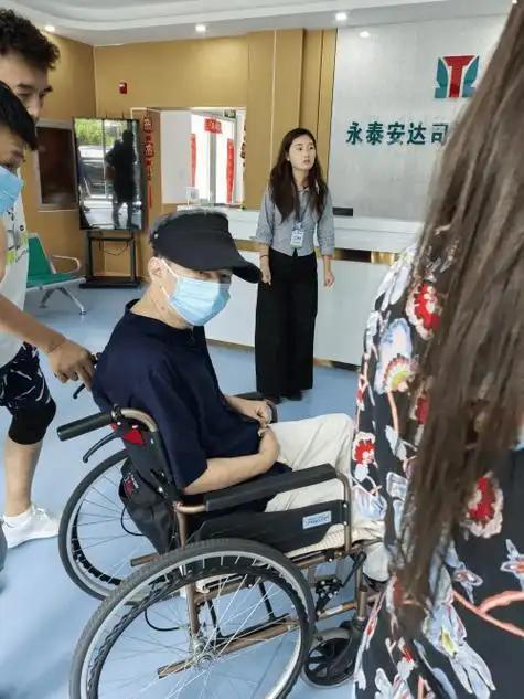 “第一软饭男”李春平:伺候美国老妇13年,继承268亿,现状如何