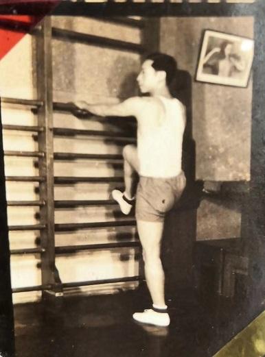 1936年的柏林奥运会上，中国的 “神行太保”与天才运动员欧文斯结为好友